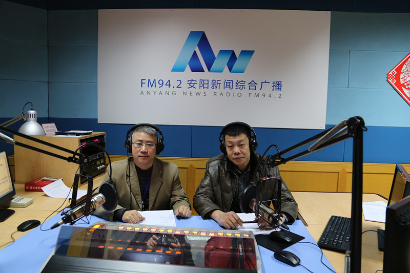 益和熱力公司董事長(zhǎng)、總經(jīng)理?xiàng)钣婪逶谖沂芯W(wǎng)上市民之家與廣大用戶群眾及網(wǎng)友進(jìn)行了在線交流溝通