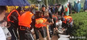 安陽(yáng)益和熱力集團(tuán)30人搶險(xiǎn)隊(duì)逆流而上，奮戰(zhàn)在抗洪一線(xiàn)